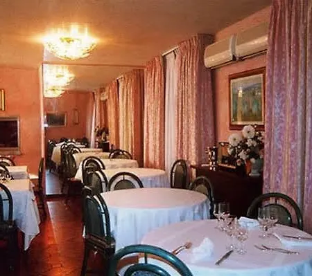 Sonia Hotel 3*